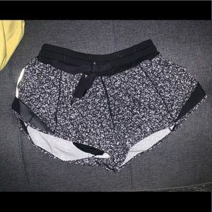 Black and white print lulu lemon hotty hot shorts